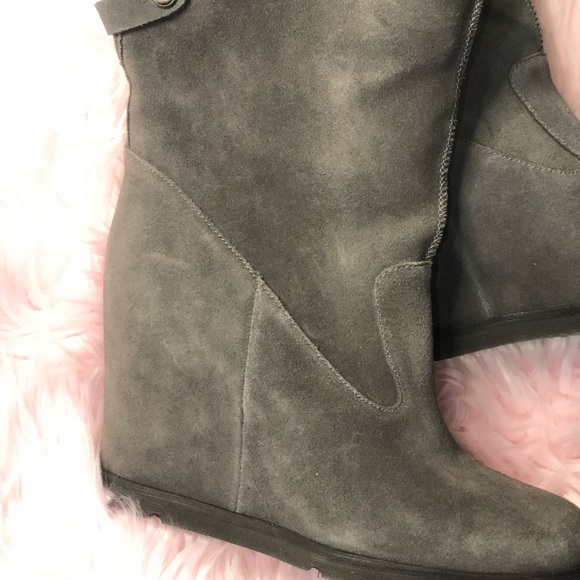 UGG Wedge Boots closing out closet  last chance - Picture 2 of 7